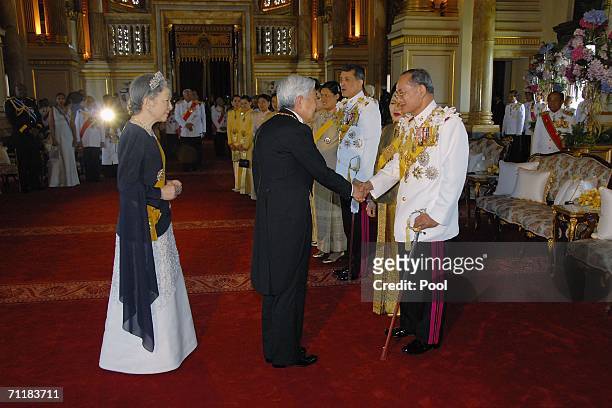 Thailand's King Bhumibol Adulyadej greets Malaysia's King Syed Sirajuddin Ibni Al-Marhum at Ananda Samakhom Throne Hall on June 12, 2006 in Bangkok,...
