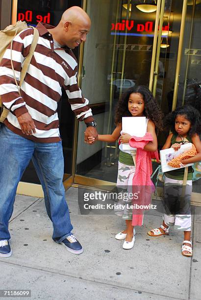 Producer Russell Simmons leaves Jivamukti Yoga on Broadway with his two daughters Ming Lee and Aoki Lee June 11, 2006 in New York City.