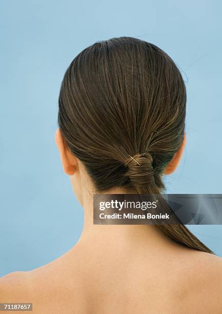 woman's bare upper back and head with ponytail - beautiful bare women fotografías e imágenes de stock
