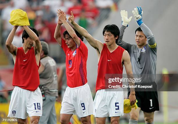 Thủ môn xuất sắc nhất lịch sử Hàn Quốc gia nhập BHL ĐT Việt Nam 1 114 Kim Sang Sik Stock Photos, High-Res Pictures, and Images - Getty Images