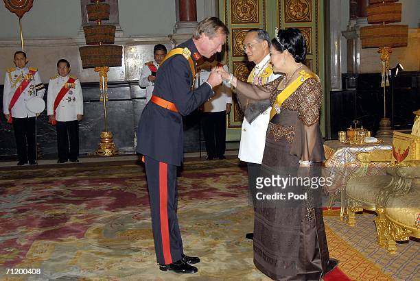 Thailand's King Bhumibol Adulyadej and Queen Sirikit greet Grand Duke Henri of Luxembourg as they attend the Royal banquet at the Golden Palace on...