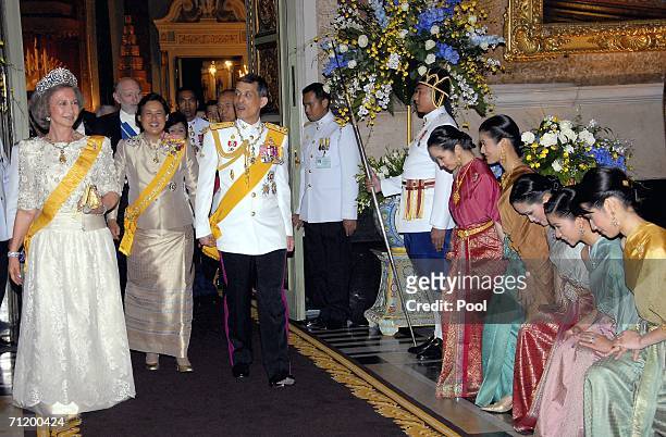 Queen Sofia of Spain , Thai Princess Maha Chakri Sirindhorn and Prince Maha Vajiralongkorn attend the Royal banquet at the Golden Palace on June 13,...
