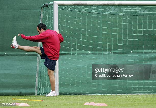 Landon Donovan stretches during a training session for the United States National Team at on June 15th, 2006 at HSV training center in Norderstedt,...