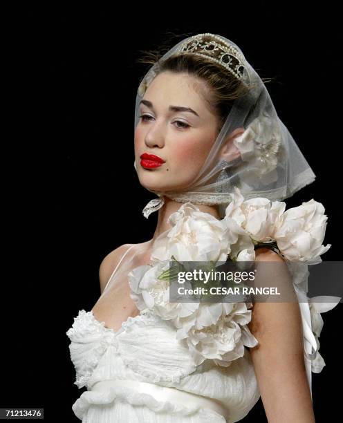 Model wears a creation by Spanish designers Victorio & Lucchino during the Barcelona Fashion week Wedding Dresses show in Barcelona, 15 June 2006....