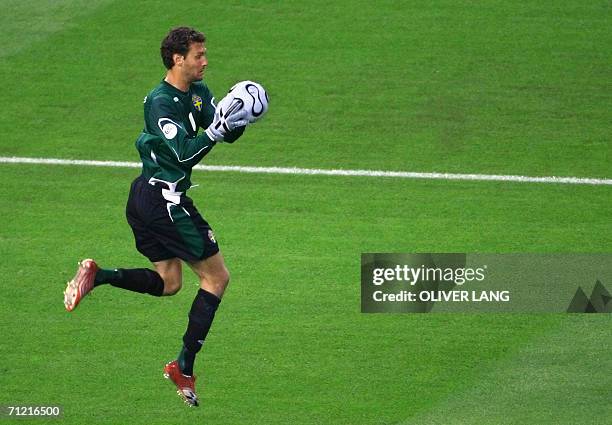 ROQUE SANTA CRUZ PARAGUAY & BAYERN MUNICH WORLD CUP FRANKFURT GERMANY 10  June 2006 Stock Photo - Alamy