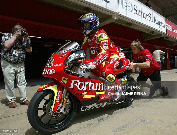 Spaniard Jorge Lorenzo leaves the pits 16 June 2006 during the 250cc first free practice session ahead of the 18 June 2006 Catalonia Motorcycling...