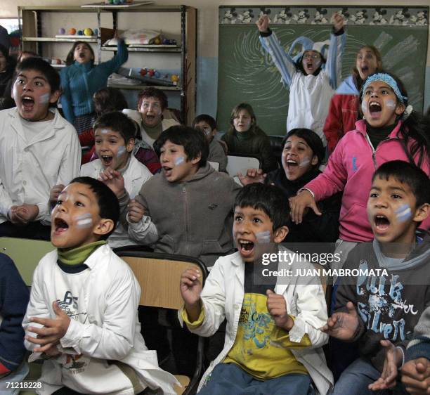 Schoolchildren and their teachers from a public school celebrate a goal in La Salada, Buenos Aires, Argentina, 16 June 2006, during a FIFA World Cup...