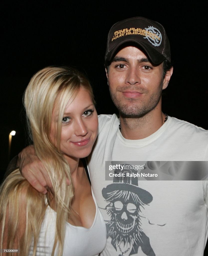 Enrique Iglesias and Anna Kournikova On South Beach