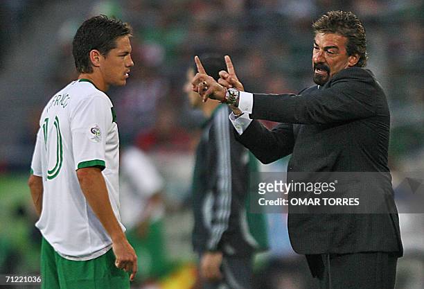 Argentinian coach of the Mexican team Ricardo La Volpe talks to forward Guillermo Franco during the 2006 World Cup Group D football match Mexico vs....