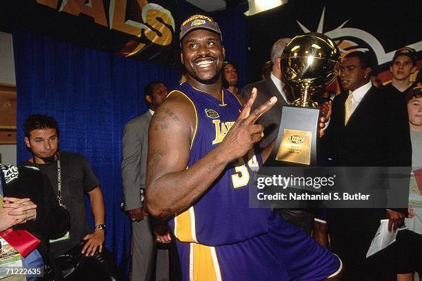 352 Shaquille Oneal Trophy Stock Photos, High-Res Pictures, and Images