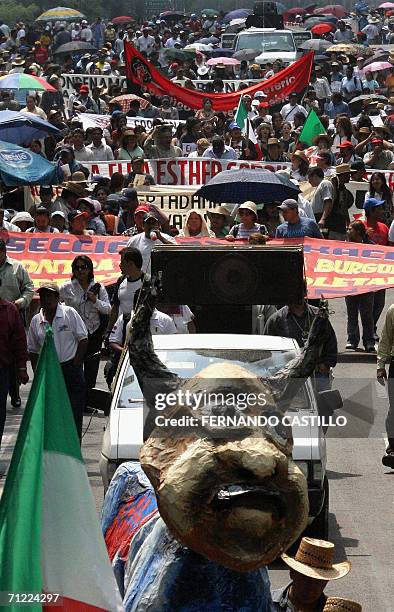 Members of different unions march in Mexico City, 16 June 2006, in support of Oaxaca' schoolteachers, who on Wednesday clashed with the police. Some...