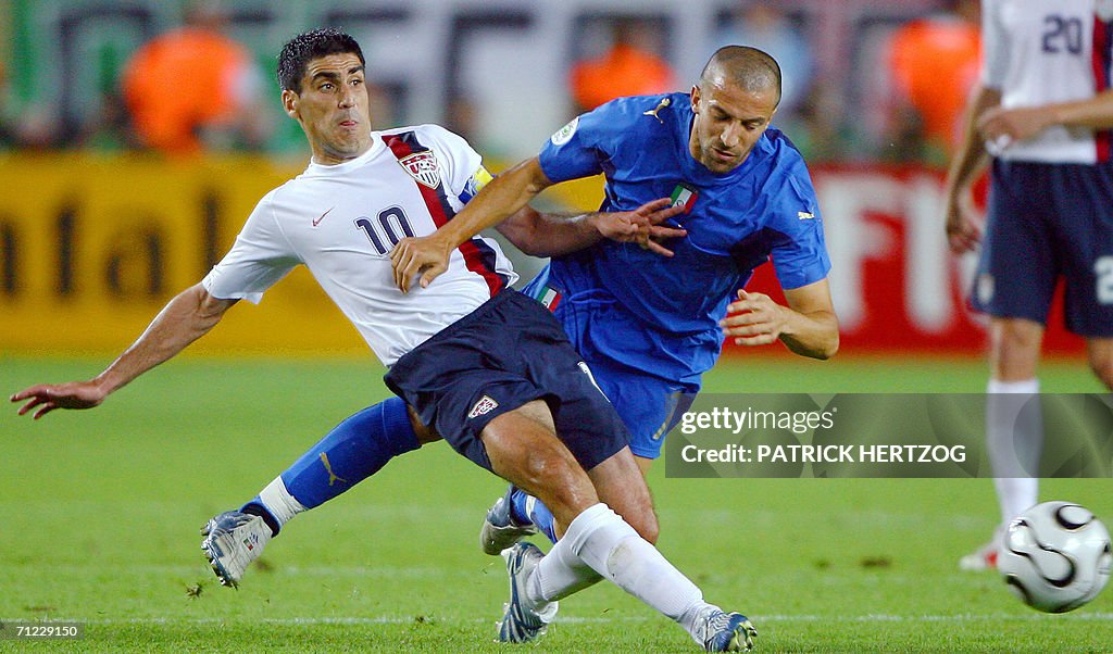 Italian forward Alessandro Del Piero (R)