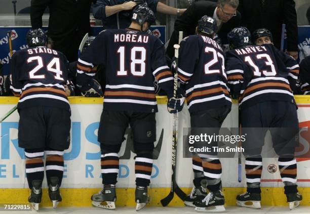 Steve Staios, Ethan Moreau, Rem Murray and Todd Harvey of the Edmonton Oilers listen to Craig MacTavish during a break from game six of the 2006 NHL...