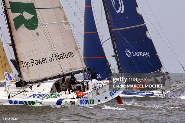 Saint-Nazaire, FRANCE: French Marc Guillemot 60 feet monohull "Safran" British Micke Golding's monohull Ecover, take the start of the SNSM record...