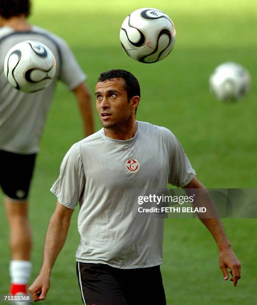 Tunisian midfielder Jawhar Mnari keeps his eyes on the ball during a training session at The Gottlieb-Daimler Stadium in Stuttgart, 18 June 2006....