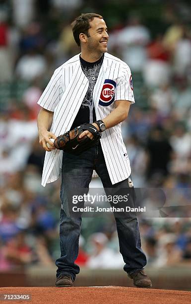 Actor Jeremy Piven prepares to throw out a ceremonial first pitch before the Chicago Cubs take on the Detroit Tigers on June 18, 2006 at Wrigley...