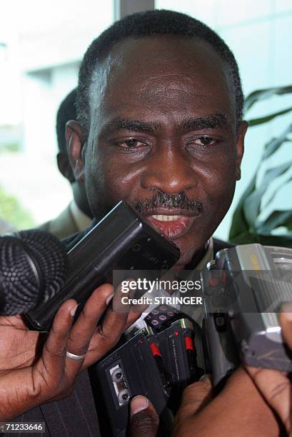 Delegation leader of the Sudan Liberation Movement , Mohamed Tigani al-Tayeb speaks to the press upon his arrival to Khartoum airport, 18 June 2006....