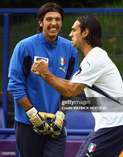 Italian defender Fabio Nesta jokes with his teammate Gianluigi Buffon during a training session in Duisburg 19 June 2006. Italy will play Czech...