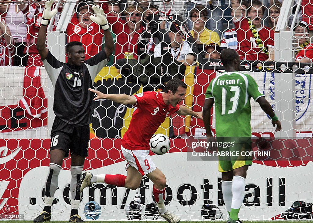 Swiss forward Alexander Frei (C) celebra