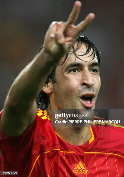 Spanish Raul 2,125 Spanish Striker Raul Stock Photos, High-Res Pictures, and Images ...
