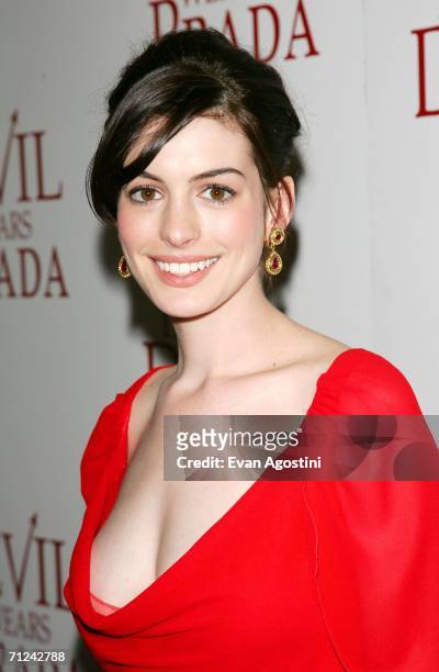 Actress Anne Hathaway attends the 20th Century Fox premiere of The Devil Wears Prada at the Loews Lincoln Center Theatre on June 19, 2006 in New York...
