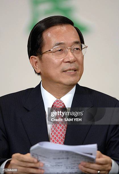 Taiwanese President Chen Shui-bian addresses the nation on a televised speech at the presidential office in Taipei, 20 June 2006. Taiwan's embattled...