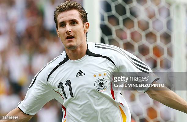 German forward Miroslav Klose celebrates after scoring a second goal during the World Cup 2006 group A football match Ecuador vs Germany, 20 June...