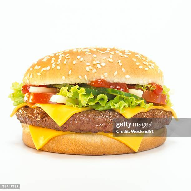 cheeseburger, close-up - indulgence white background stockfoto's en -beelden