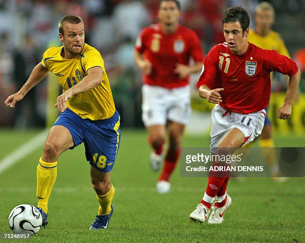 English midfielder Joe Cole vies with Swedish forward Mattias Jonson during the opening round Group B World Cup football match Sweden vs. England, 20...