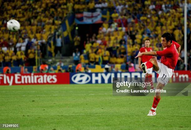 Joe Cole of England scores a goal during the FIFA World Cup Germany 2006 Group B match between Sweden and England at the Stadium Cologne on June 20,...