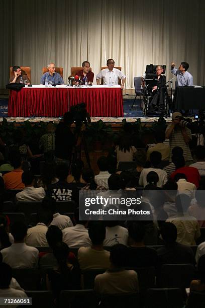 Physicists Andrew Strominger, David Gross, E.Witten, Chinese mathematician Shing-Tung Yau, a professor at Harvard University and British scientist...