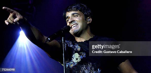 Luis Fonsi performs at Hard Rock Live! on June 21, 2006 in Hollywood, Florida.