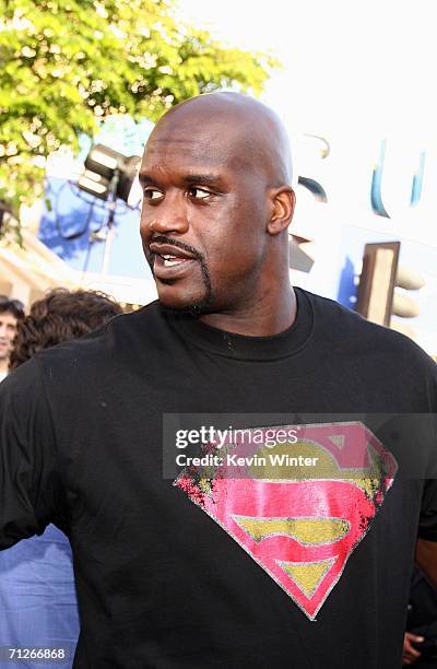 Shaquille O'Neal arrives at the Warner Bros. Premiere of "Superman Returns" held at the Mann Village Theater on June 21, 2006 in Westwood, California.