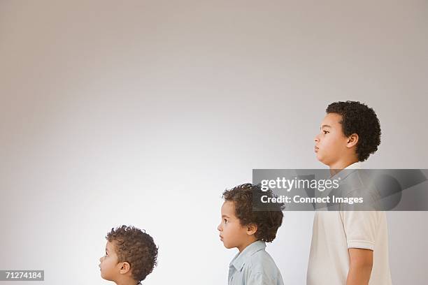 three brothers - diferença entre gerações - fotografias e filmes do acervo