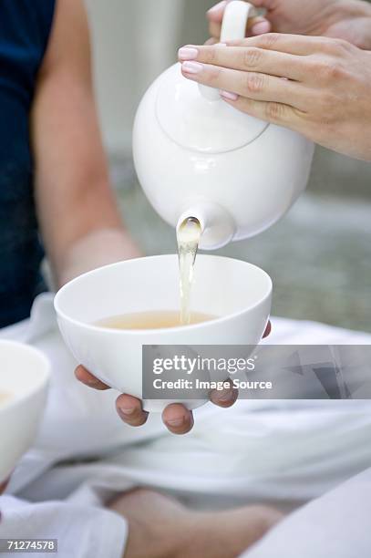 Tea Purring Female Hand Pouring Tea Into Tea Cups Photos and Premium High Res ...