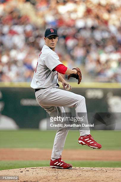 Pitcher Mark Mulder of the St. Louis Cardinals pitches during the game against the Chicago White Sox on June 20, 2006 at U.S. Cellular Field in...