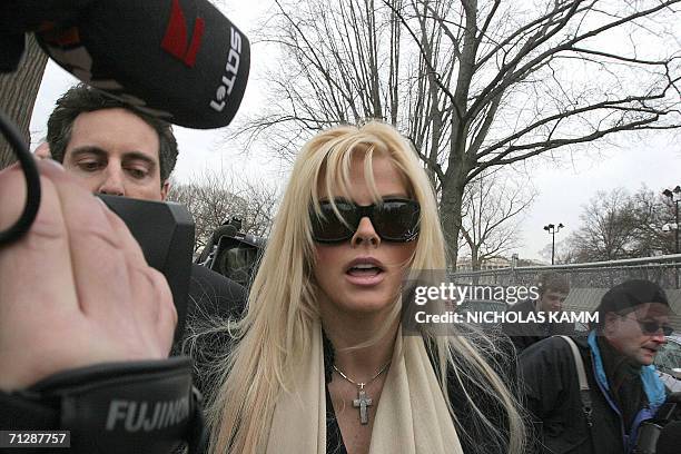 Washington, UNITED STATES: In this 28 February file photo, former Playboy playmate Anna Nicole Smith arrives at the US Supreme Court with her...