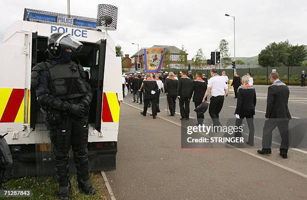 Psni Riot Cop 1,815 Psni Officer Photos & High Res Pictures - Getty Images