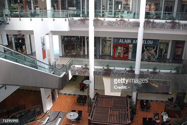 rodar Entender mal Agotamiento 22 fotos e imágenes de Luxury Shopping Inside The Morocco Mall - Getty  Images