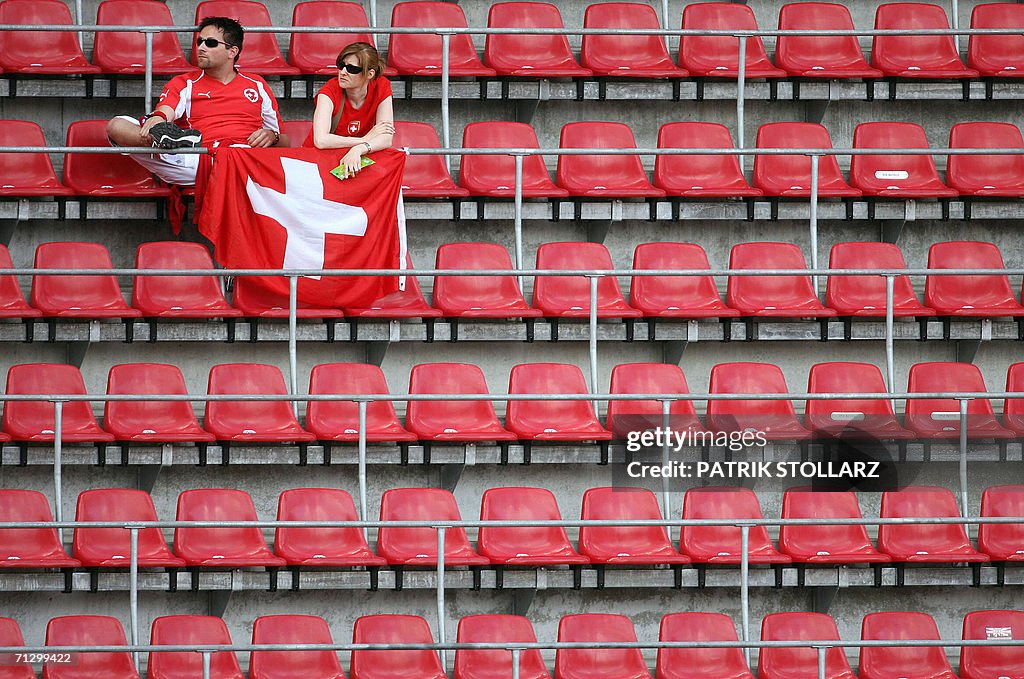 Swiss supporters wait for the beginning