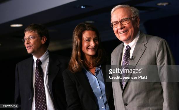 Warren Buffett stands with Bill and Melinda Gates June 26, 2006 at a news conference where Buffett spoke about his financial gift to the Bill and...