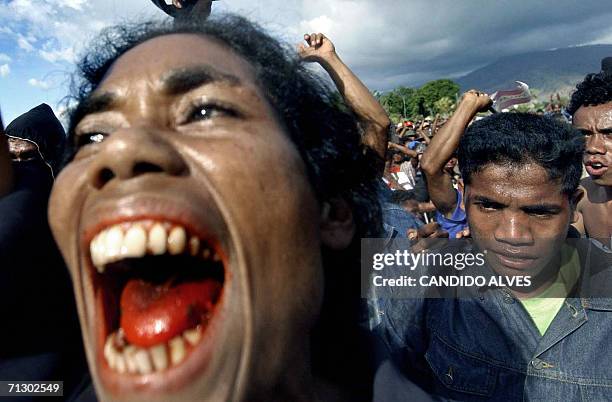 Supporters of East Timorese former premier Mari Alkatiri shout slogans during a demonstration in Hera Hear, on the outskirts of Dili, 27 June 2006....