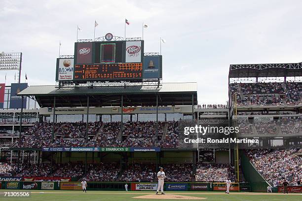 Tx Rangers Score Texas Rangers Scoreboard Photos and Premium High Res Pictures - Getty ...