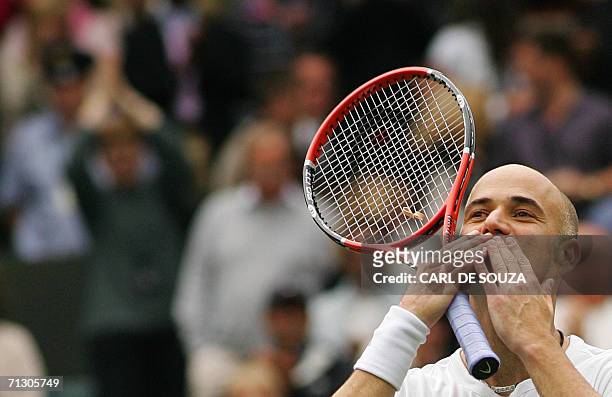 United Kingdom: US Andre Agassi salutes the fans after defeating Boris Pashanski of Serbia and Montenegro on the second day of the Wimbledon Tennis...