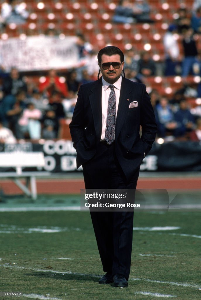 Chicago Bears v Los Angeles Raiders