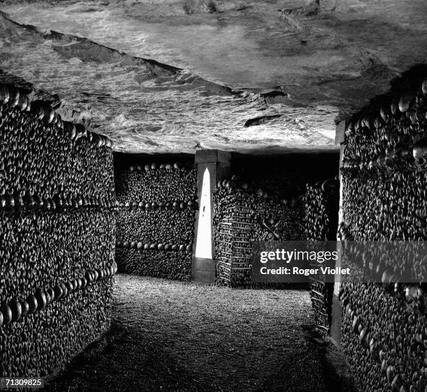 Th Paris ardt. Catacombs.