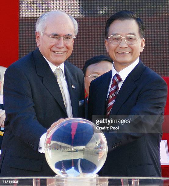 Australian Prime Minister John Howard and Chinese Premier Wen Jiabao push the button to launch the Guangdong Liquefied Natural Gas Project Phase I...