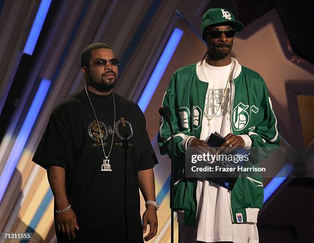 Ice Cube Rapper Present 132 Ice Cube Present Stock Photos, High-Res Pictures, and Images ...
