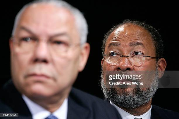 Time Warner Inc. Chairman & CEO Richard Parsons and former Secretary of State Colin Powell attend a news conference to announce the lead gift of $10...