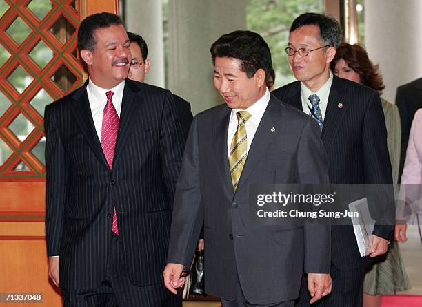 Dominican President Leonel Antonio Fernandez walks with South Korean President Roh Moo-Hyun before their meeting June 30, 2006 in Seoul, South Korea....